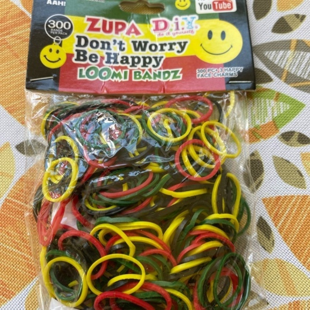 Don’t Worry Be Happy Rubber Loom Bands 300 Count +C-clips Smile Charms New